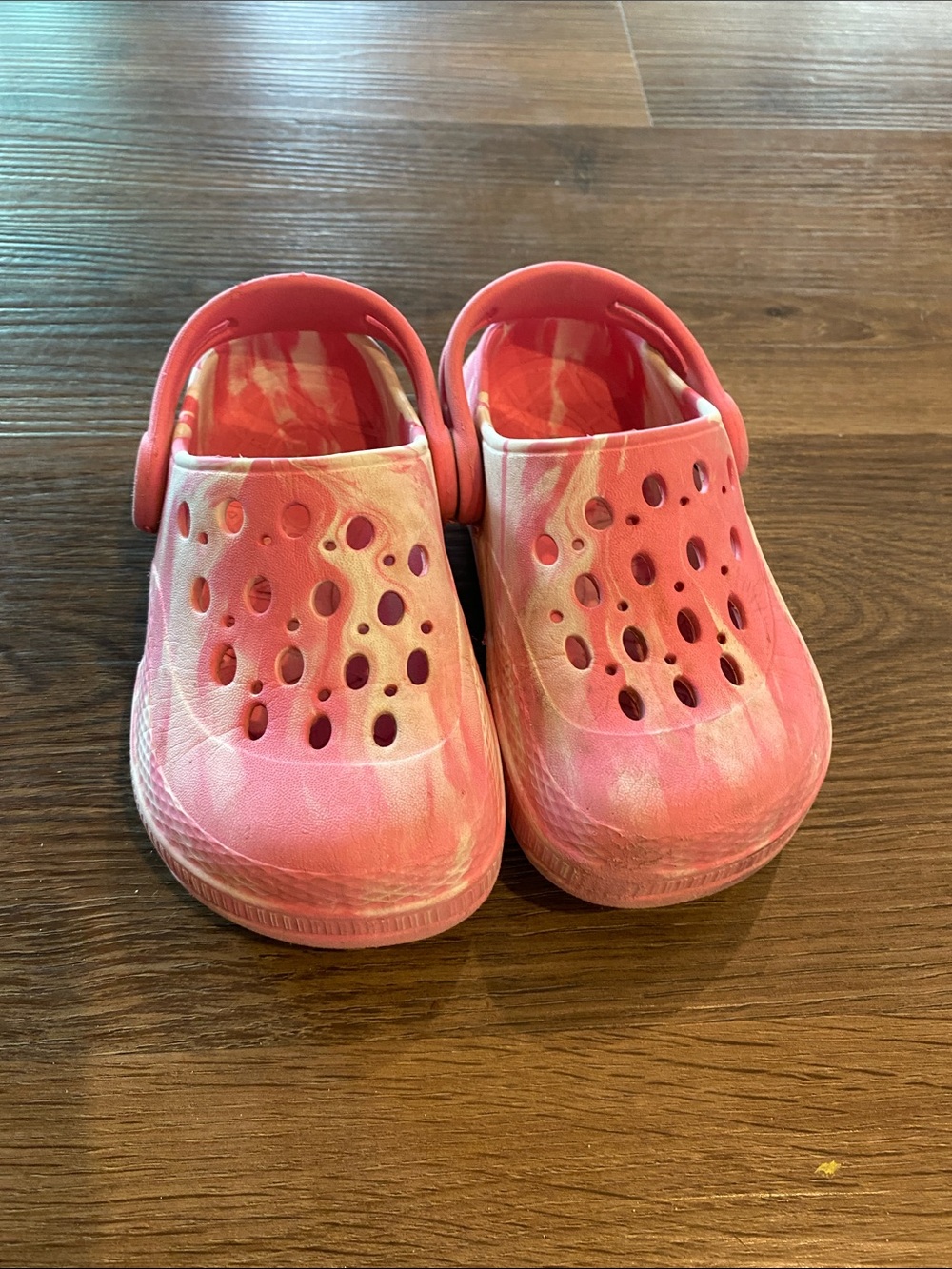 Kids Coral Tie-Dye Slip-On Sandals with Heel Strap